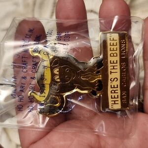 Vintage Lions Club Here's the Beef Bull San Carlos Souvenir Trading Pin New